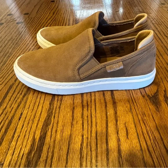 Ugg Slip On Suede Sneakers Women’s - size 8 - Picture 3 of 8